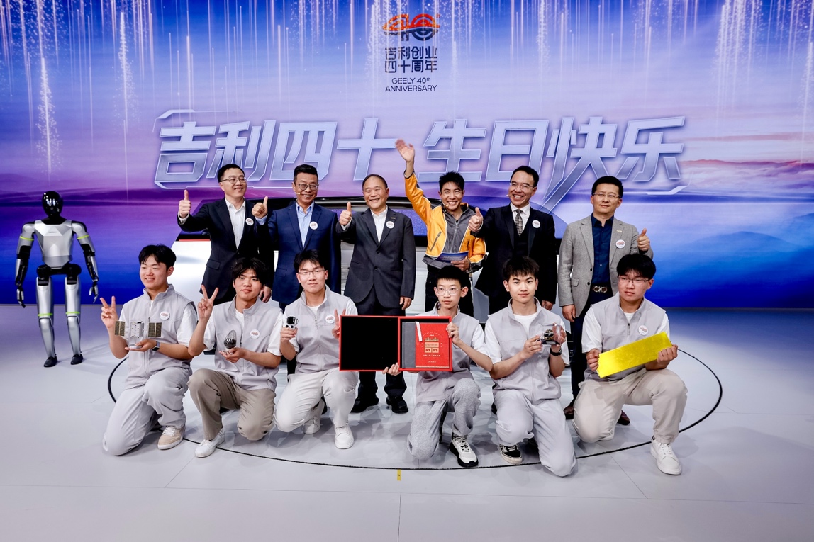 AI时代改变未来  吉利李书福开启跨时代人才培养“跃迁计划”